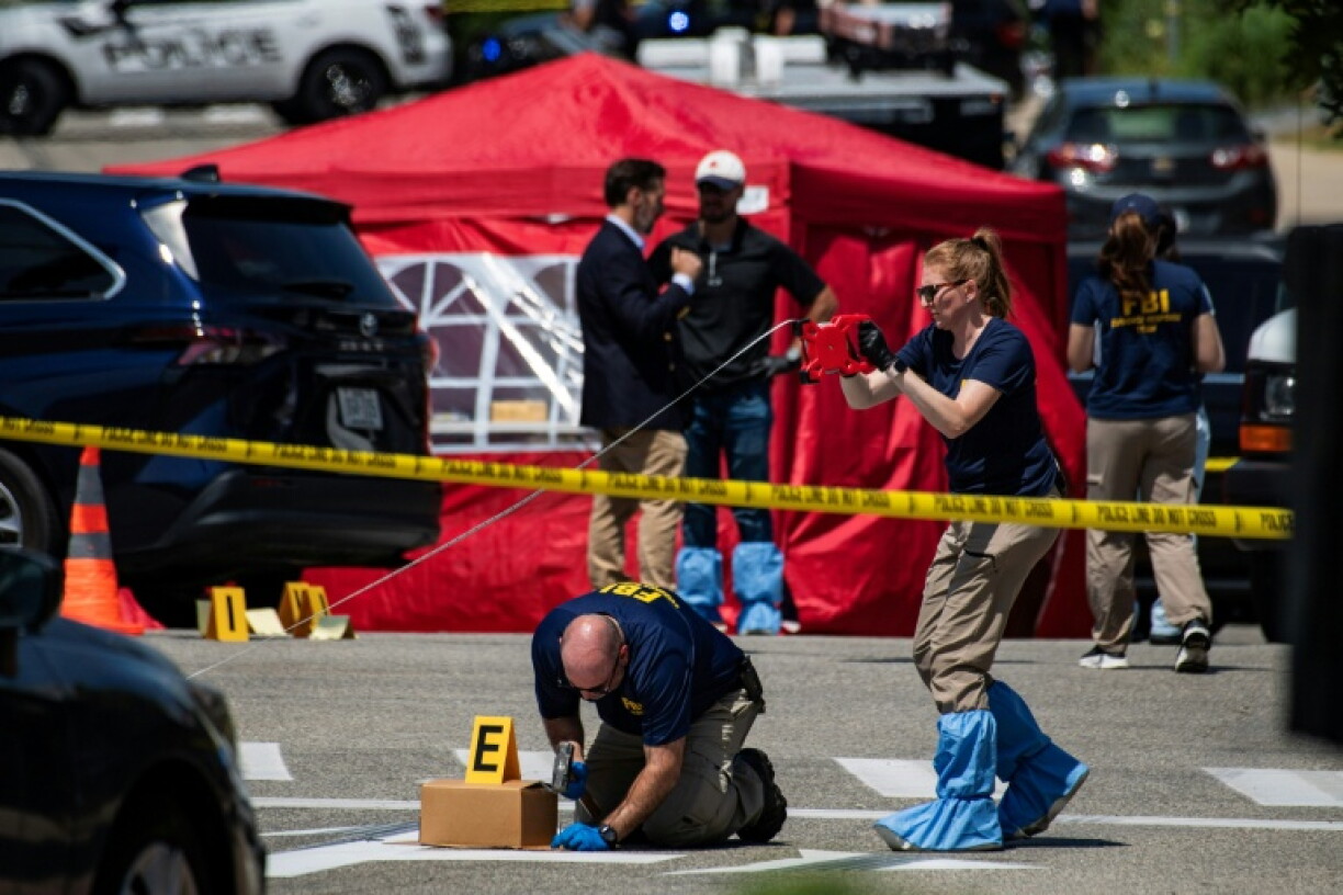 Des agents du FBI enquêtent à l'endroit où un homme a été tué par un agent de l'ICE à Biddeford dans le Maine, le 13 juillet 2026