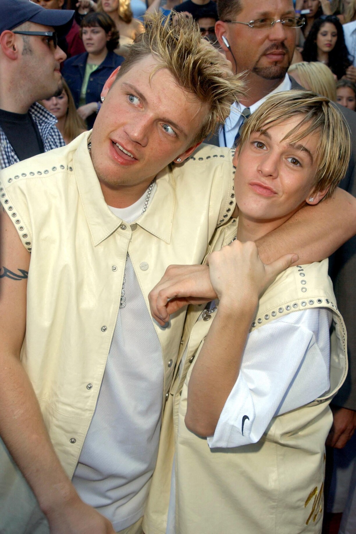 Den Aaron Carter (riets) am Joer 2001 mat sengem Brudder Nick Carter.