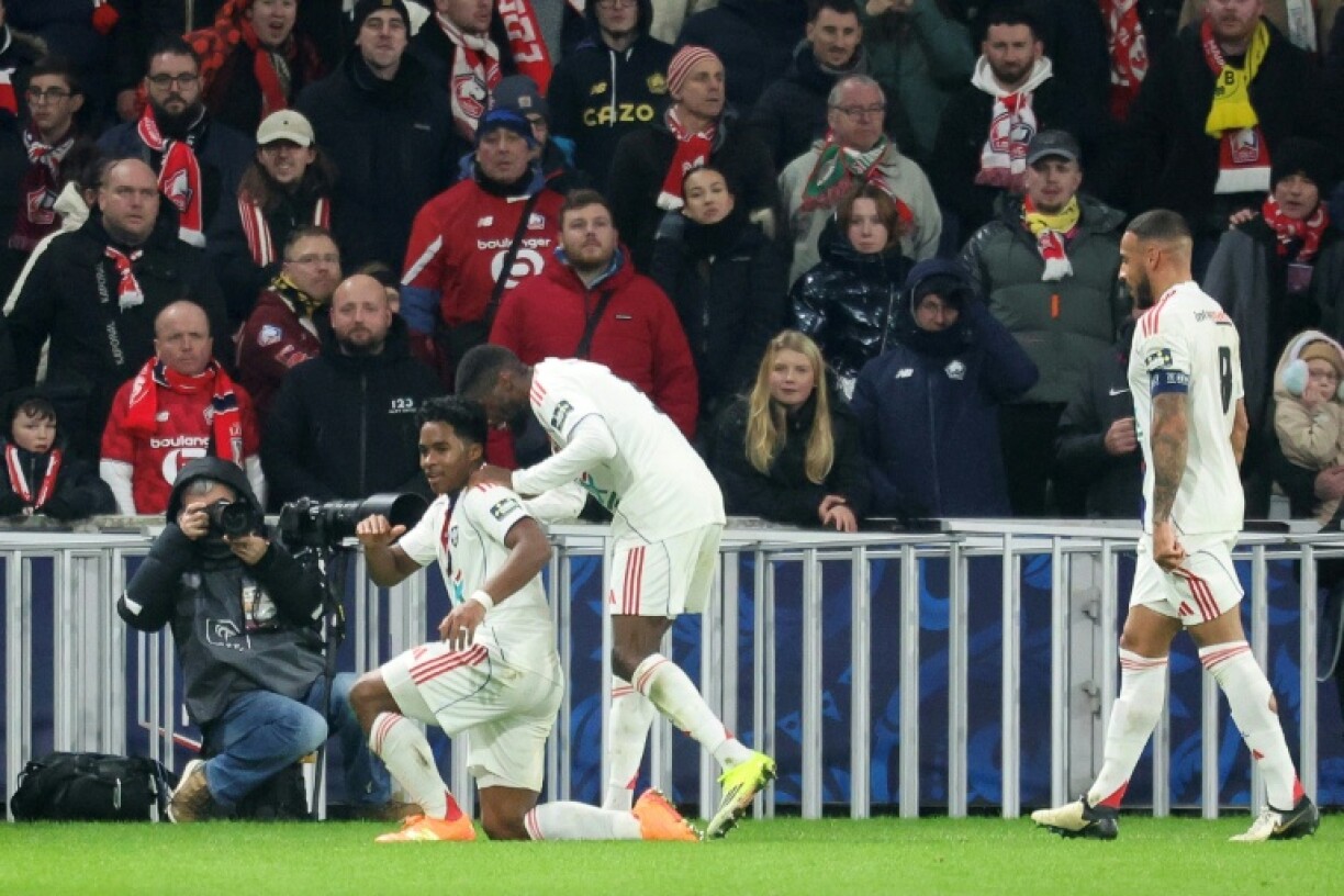 Le joueur de Lyon Endrick célèbre son but, à l'occasion du 16e de finale de Coupe de France sur le terrain de Lille, le 11 janvier 2026, à Villeneuve-d'Ascq