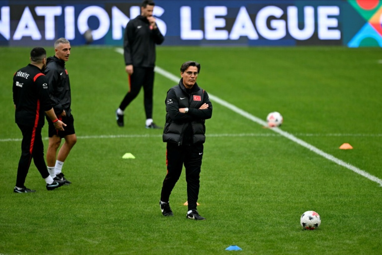 Turkey's head coach Vincenzo Montella (C) during training before the UEFA Nations League match against Italy