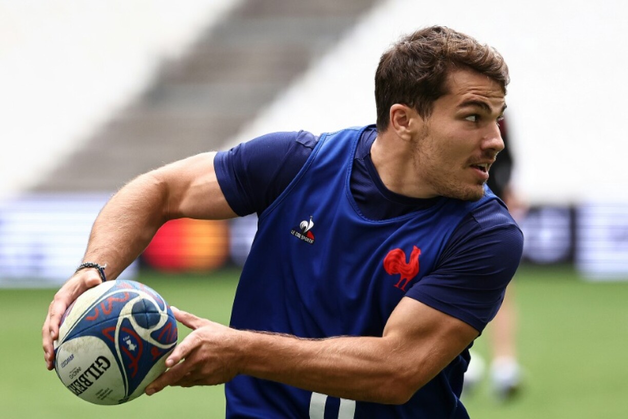 Le capitaine de l'équipe de France de rugby, Antoine Dupont, lors d'un entraînement au Vélodrome, le 20 septembre 2023
