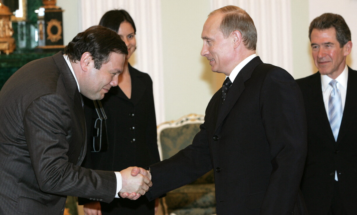 Russian President Vladimir Putin (2nd R) shakes hands with Mikhail Friedman (L), chairman of the committee of directors of the TNK-BP oil company as British Petroleum (BP) Chief executive John Browne (R) looks at them during their meeting in the Kremlin in Moscow, 22 April 2005.