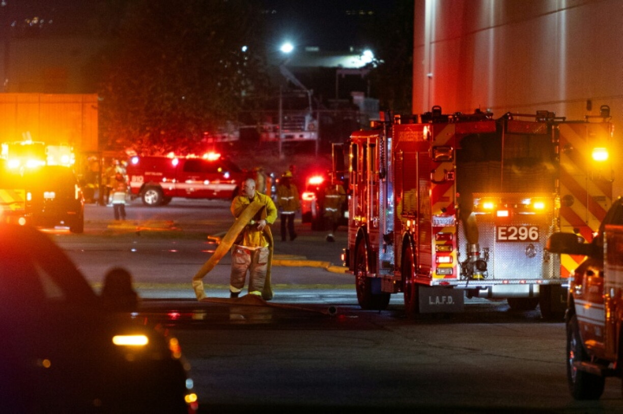 Beim Absturz eines Hubschraubers des Lokalsenders NBC4 in Los Angeles sind drei Menschen ums Leben gekommen. Der Hubschrauber war am Dienstag (Ortszeit) auf dem Weg in den Stadtteil Chatsworth, um über einen tödlichen Busunfall zu berichten.