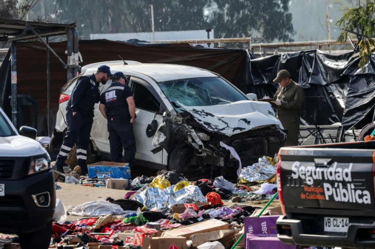 Bei einem Straßenfest in Chile hat ein Autofahrer am Sonntag mehrere Menschen überfahren und Polizeiangaben zufolge mindestens sechs Menschen getötet.