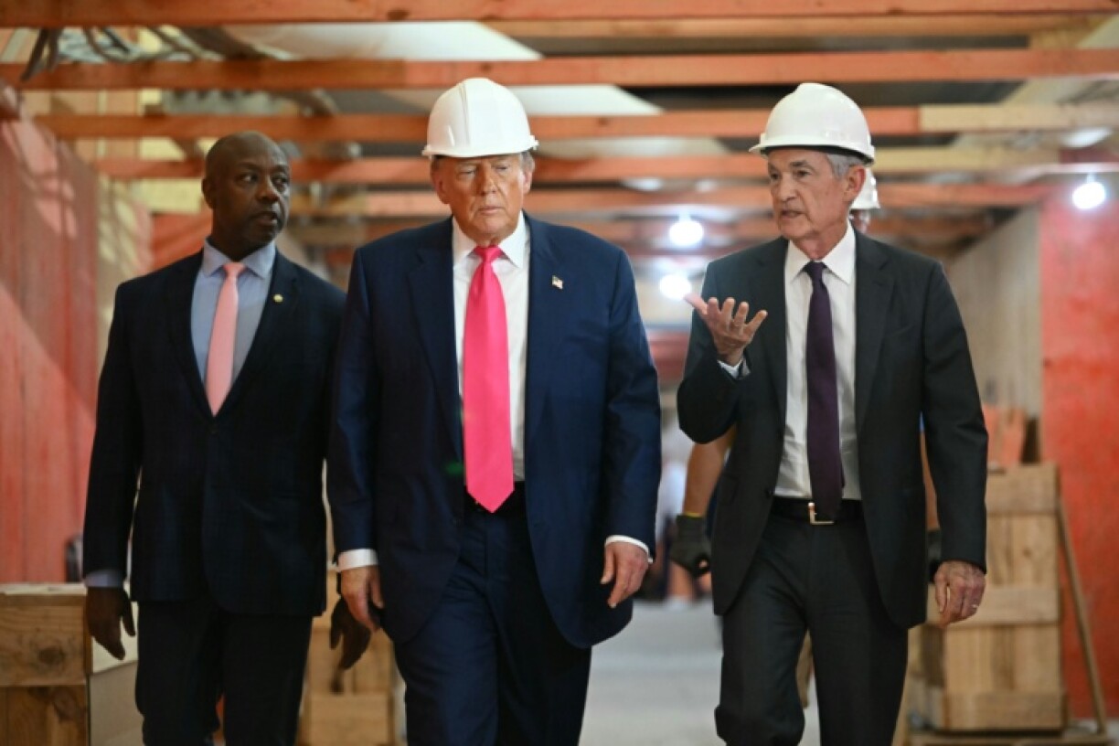 Trump has repeatedly attacked the US central bank, including Fed chair Jerome Powell (R)