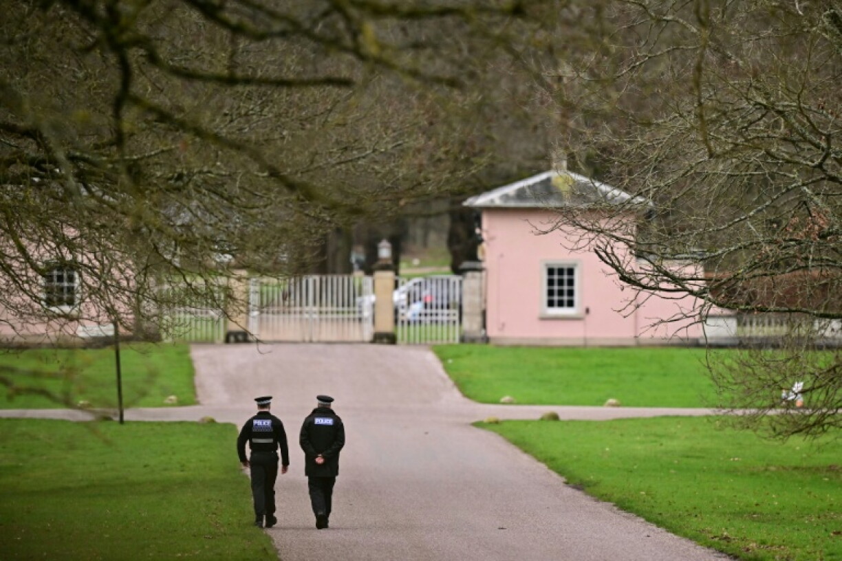 Der in Ungnade gefallene frühere britische Prinz Andrew hat sein Einkommen jahrelang mit der Untervermietung von Cottages auf einem königlichen Anwesen aufgebessert, auf dem er selbst quasi mietfrei wohnte.