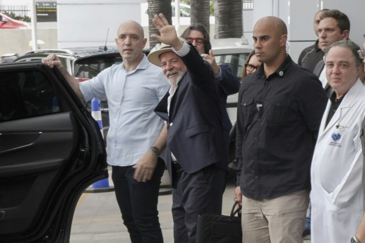 Brazil's President Luiz Inacio Lula da Silva waves as he leaves Hospital Sirio-Libanes