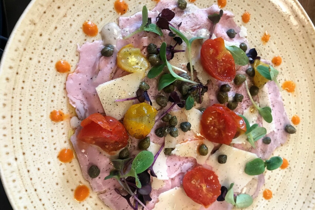 On a pu déguster un très gourmand vitello tonato au dressage raffiné.