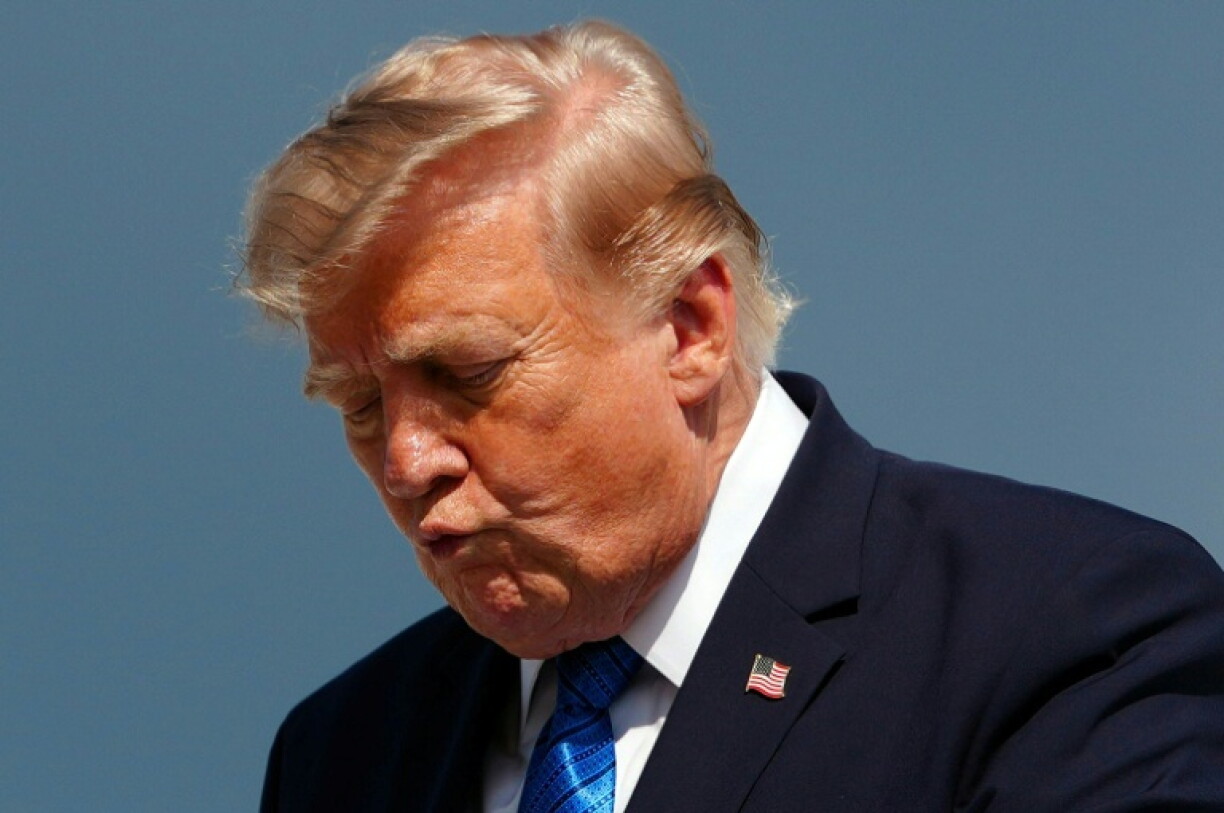 Die USA und Israel verzichten nach Angaben von US-Präsident Trump vorübergehend auf weitere Angriffe auf den Iran. Die USA seien vom Iran und von weiteren Ländern in der Region darum gebeten worden, weil sich eine neue Vereinbarung abzeichne.