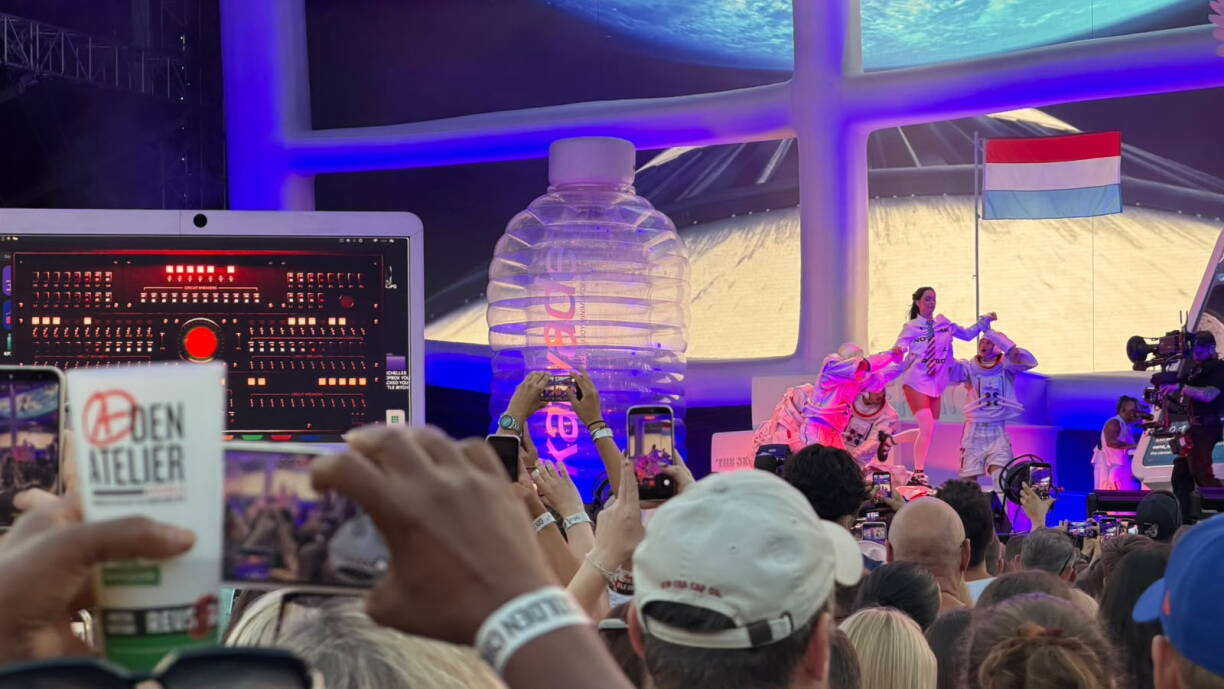 De 14. Abrëll 2025 war d'Katy Perry kuerz an den All geflunn. De 14. Juli 2026 war de Concert um Parking vun der Luxexpo.