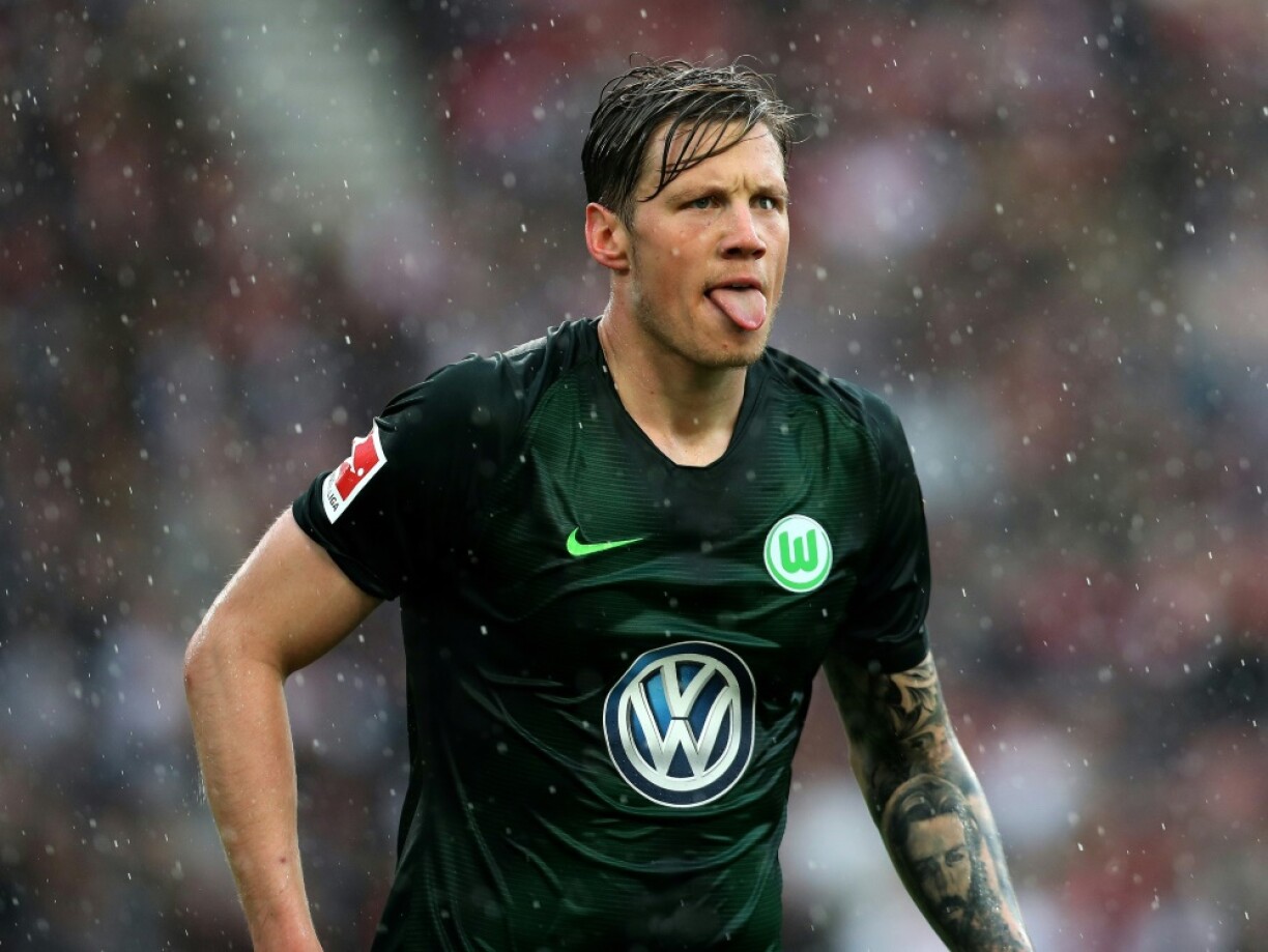 Huet den tëschenzäitlechen 1:1 fir Wolfsburg markéiert: de Wout Weghorst.