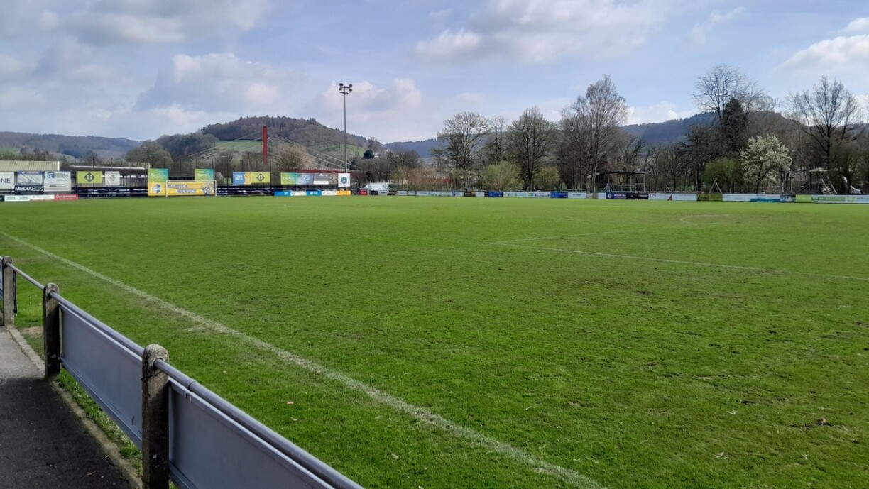 Deen aktuelle Fussballsterrain am Zentrum vu Miersch.