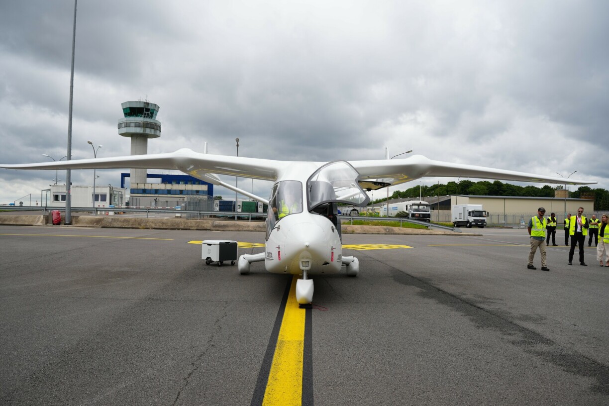 Le CX300 est capable de transporter jusqu’à 5 personnes ou 500 kg de fret.