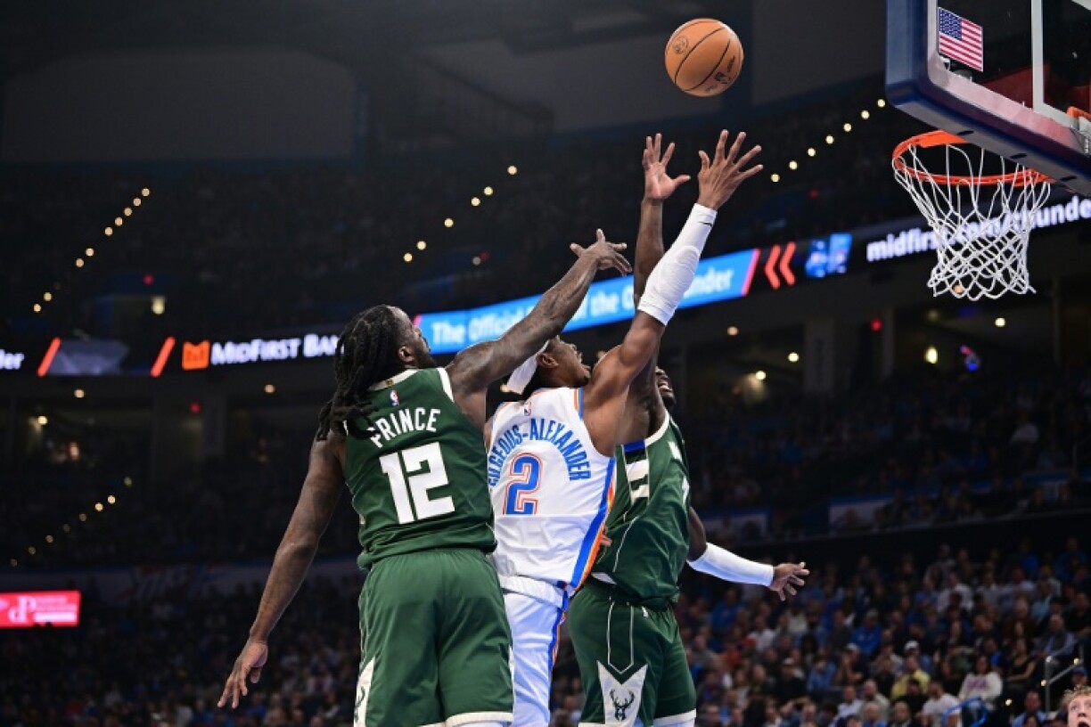 Shai Gilgeous-Alexander drives to the basket in Oklahoma City's drubbing of Milwaukee on Monday