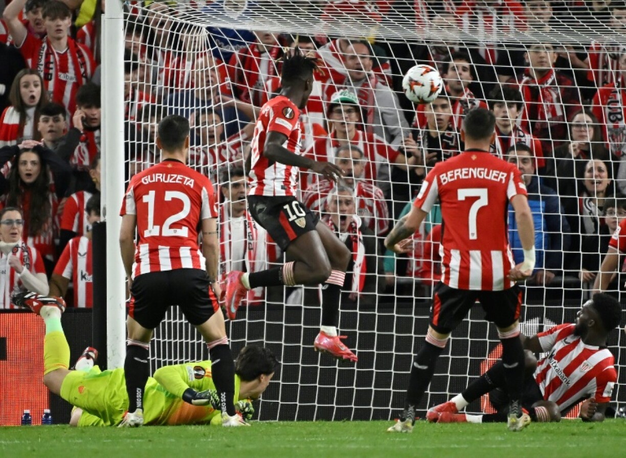 Nico Williams (C) scored twice as Athletic Bilbao beat Roma