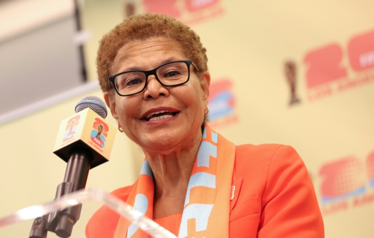 La maire de Los Angeles, Karen Bass, lors de la conférence de presse du Comité d'organisation de la Coupe du monde de Los Angeles 2026, consacrée à l'engagement communautaire et des supporters, au Los Angeles Memorial Coliseum, en Californie, le 28 janvier 2026