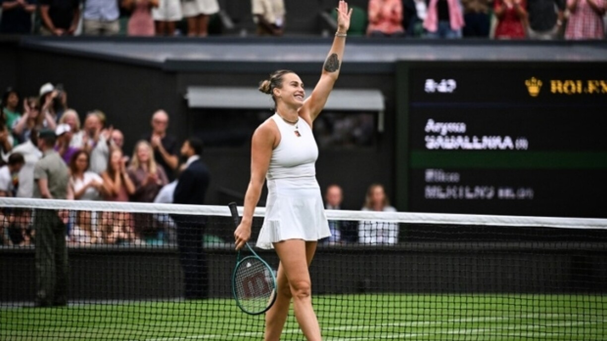 La Bélarusse Aryna Sabalenka victorieuse de la Belge Elise Mertens, en huitième de finale de Wimbledon, le 6 juillet 2025