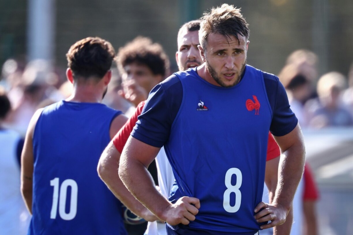 Anthony Jelonch (N.8) le 11 septembre 2023 lors d'un entraînement du XV de France le 11 septembre 2023 au Stade du Parc de Rueil-Malamaison. Six mois après avoir été opéré d'une rupture du ligament croisé du genou gauche, le troisième ligne va retrouver les terrains contre l'Uruguay