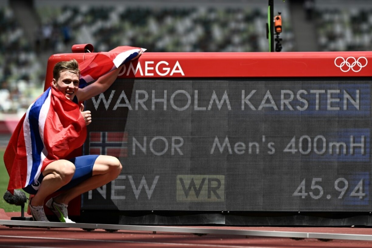 Le Norvégien Karsten Warholm, après avoir remporté le 400 m haies, en battant à nouveau son record du monde, le 3 août 2021, aux Jeux olympiques du Tokyo
