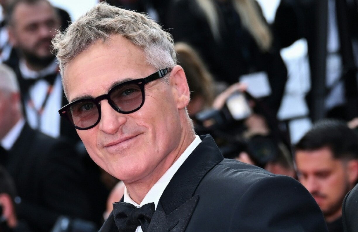 Joaquin Phoenix plays a sheriff trying to keep order in a chaotic New Mexico town