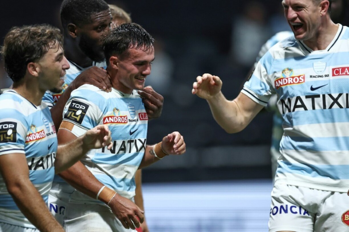 Max Spring (C) scorched over the tryline three times after 20-year-old scrum-half Leo Carbonneau had crossed early on