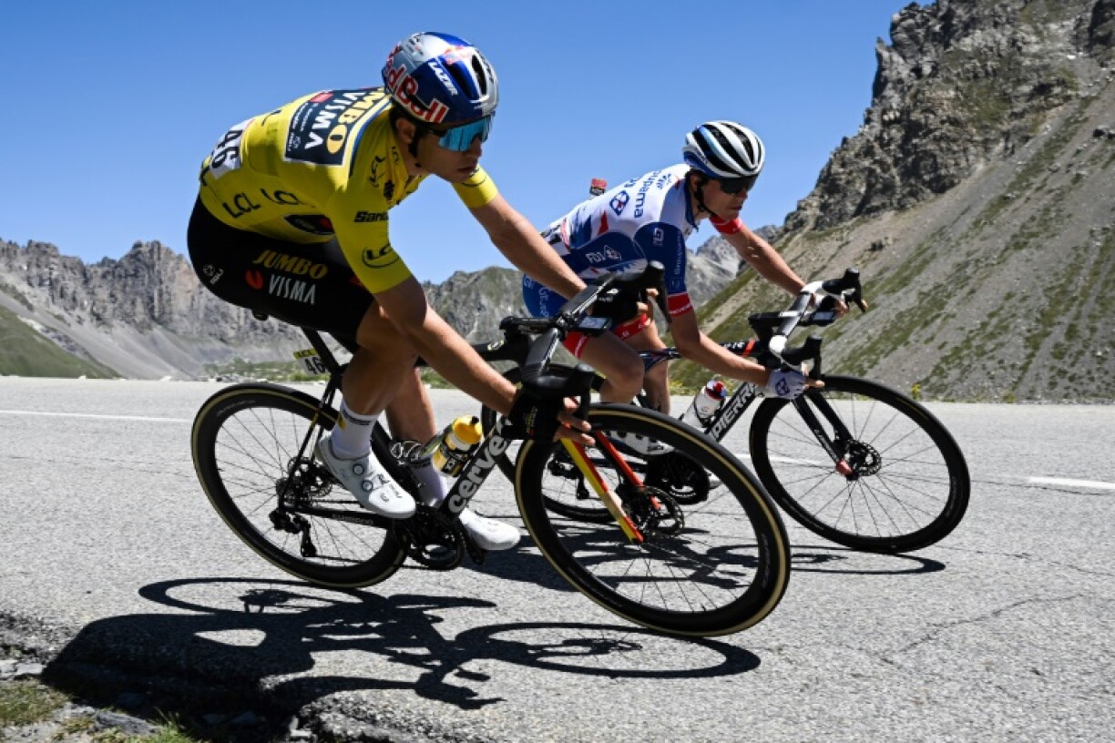 Le maillot jaune du Critérium du Dauphiné, le Belge Wout van Aert, lors de la 7e et avant-dernière étape, disputée entre Saint-Chaffrey et Vaujany, le 11 juin 2022
