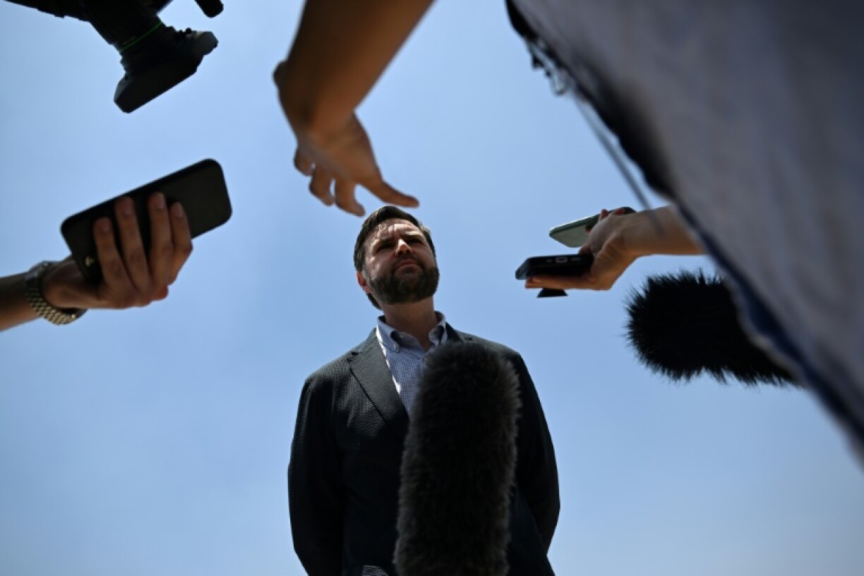 US Vice President JD Vance urged Russia and Ukraine to agree a deal to end the fighting