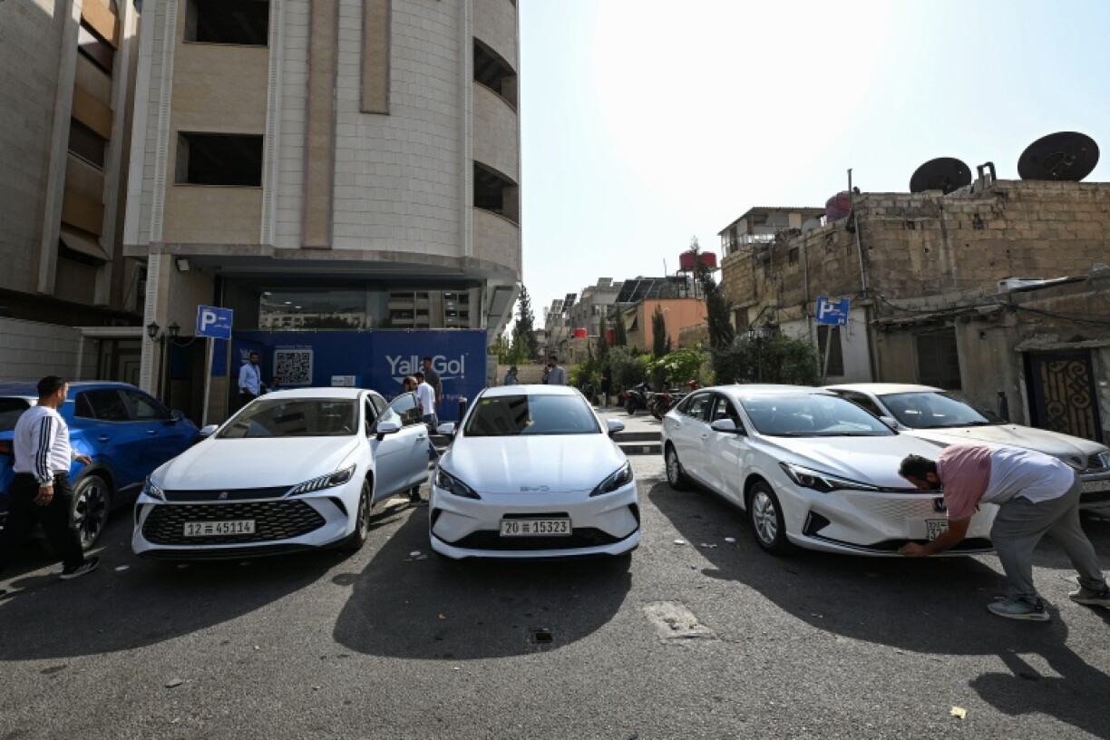 Plug-in hybrid vehicles (PHEV) operating under ride-hailing application