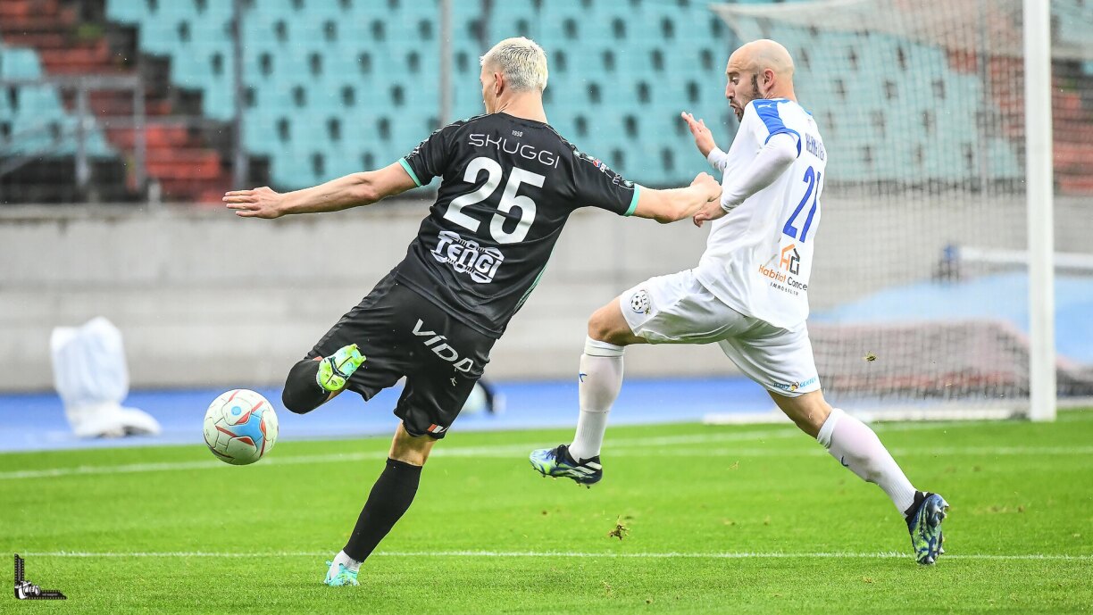 La pression est sur les épaules de Jonathan Hennetier (à droite) et du Racing qui jouent leur saison sur un match pour renouveler leur bail européen.