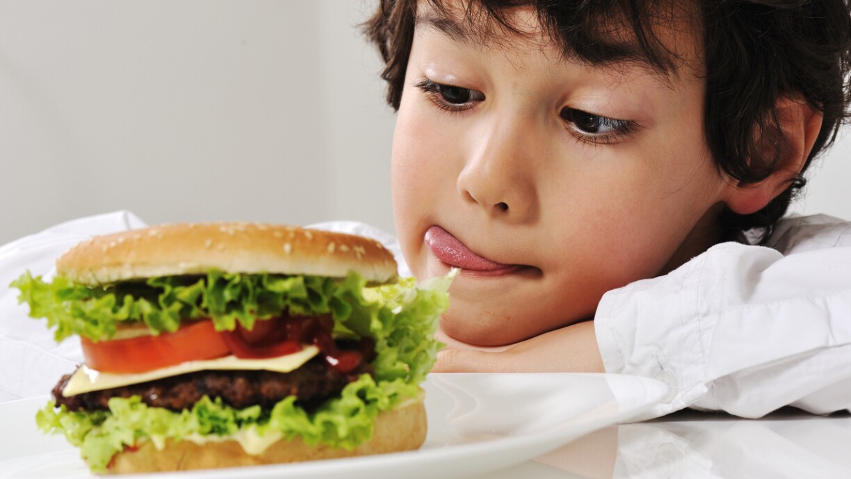 Le burger, symbole de la malbouffe, mais aussi de l'invasion du
