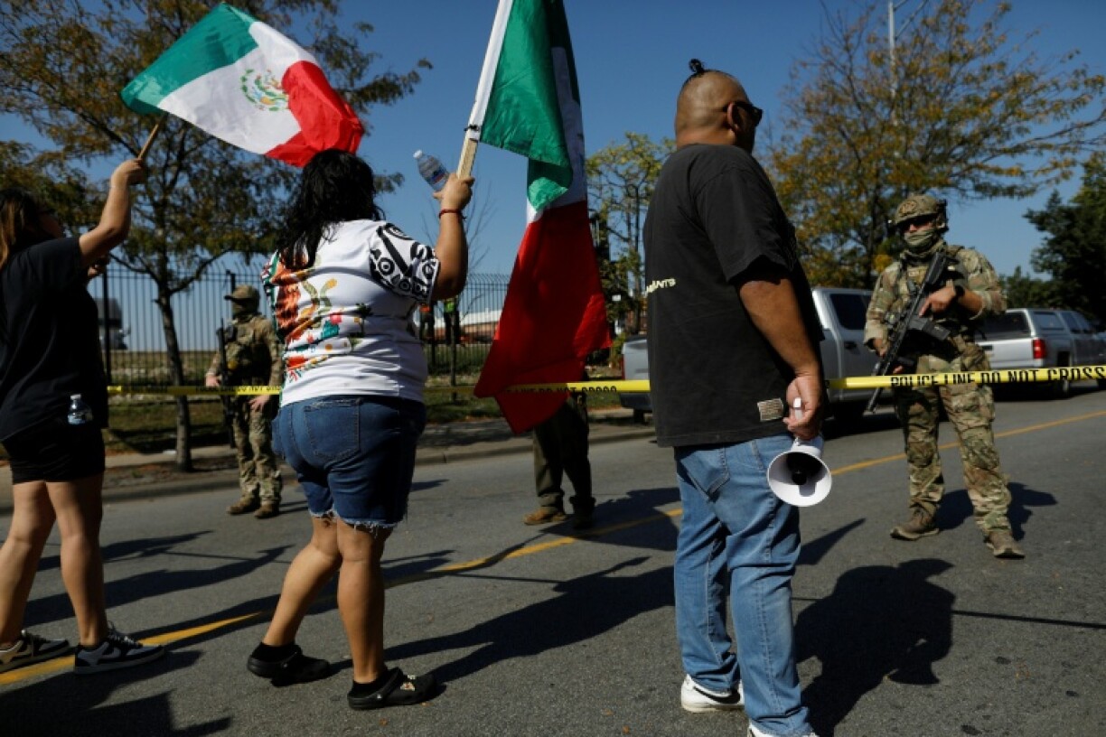 US-Präsident Donald Trump hat vor dem Obersten Gerichtshof eine Niederlage kassiert. Der Supreme Court blockierte am Dienstag vorerst die Entsendung der Nationalgarde nach Chicago.