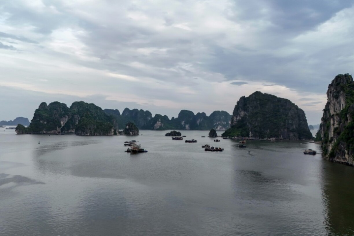 La baie d'Halong au Vietnam, à l'approche du typhon Yagi, le 6 septembre 2024