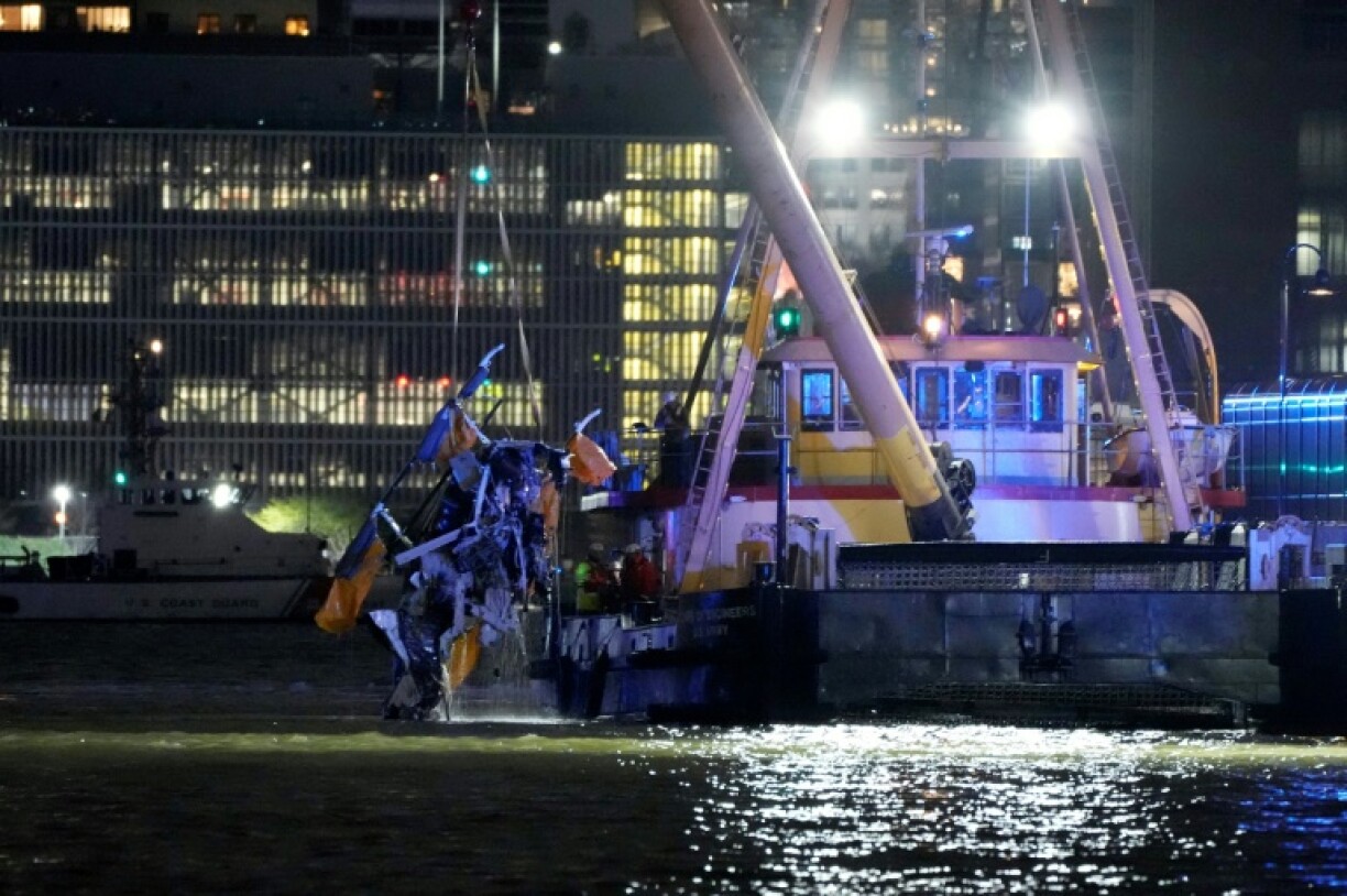 The wreckage of the helicopter is removed from the water after crashing into the Hudson River