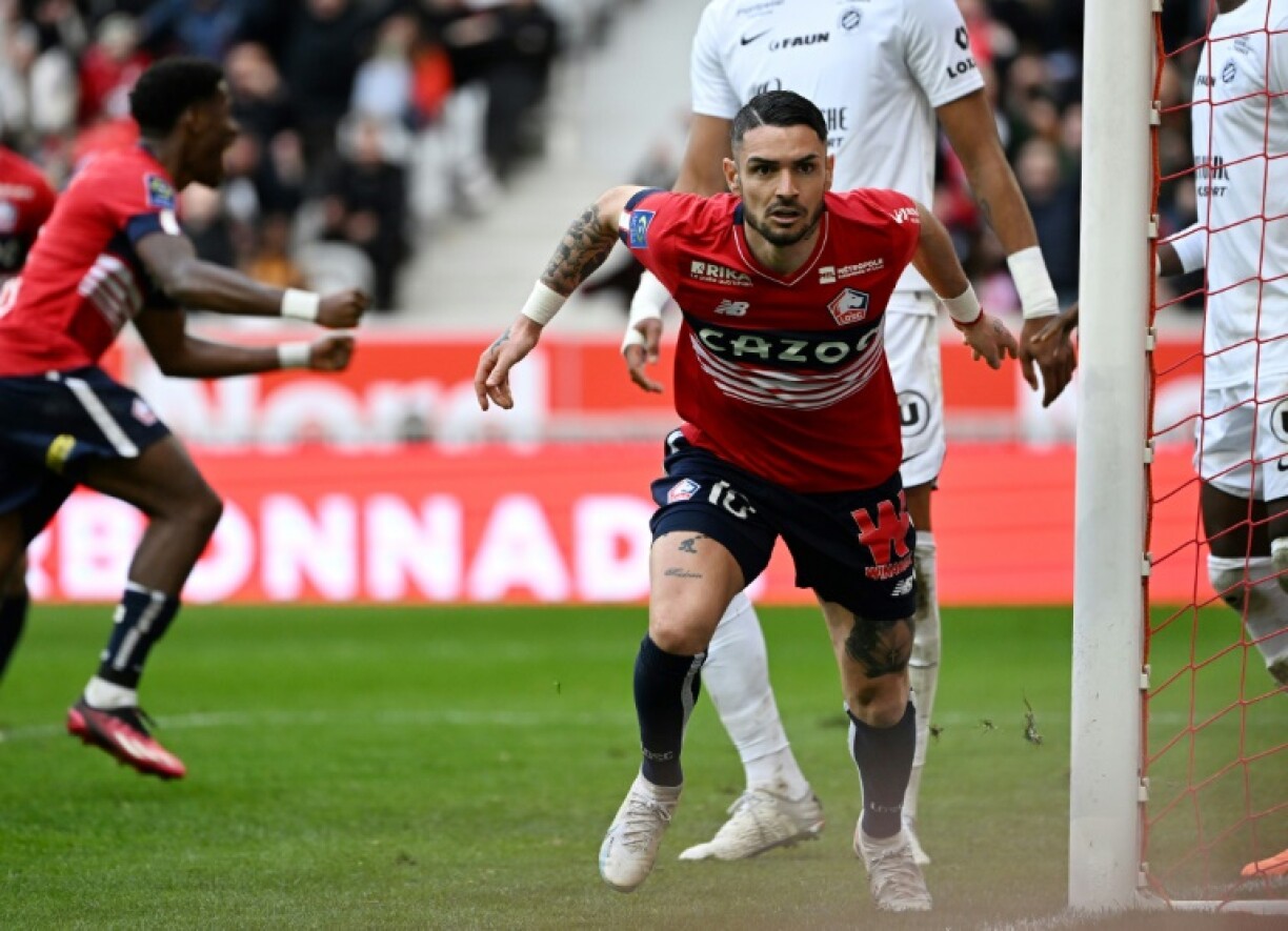 Rémy Cabella inscrit le deuxième but de Lille face à Montpellier, le 16 avril 2023 au stade Pierre-Mauroy