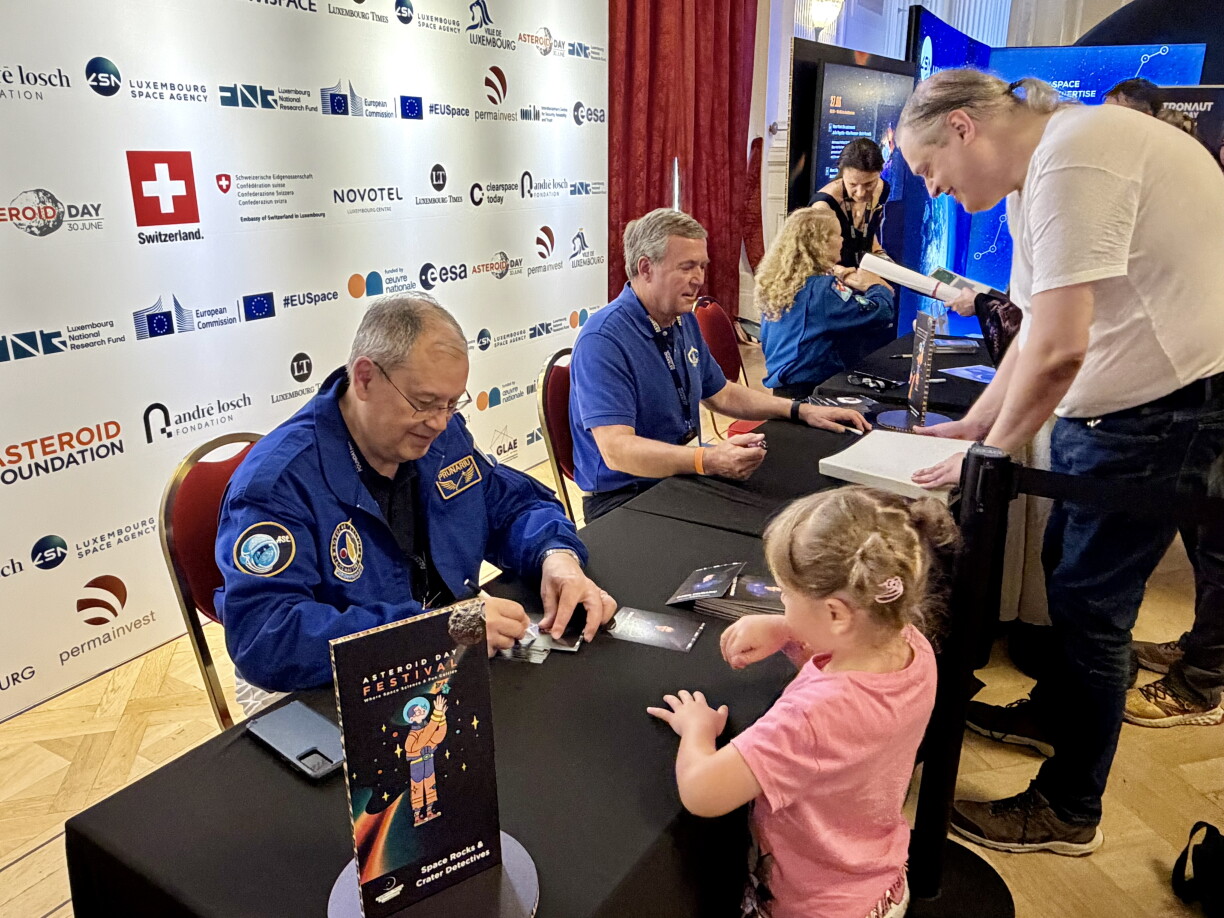 Um Asteroid Day Festival gëtt ee villes iwwert de Weltraum gefuer a kann Astronauten treffen, déi schonn op Orbit waren.