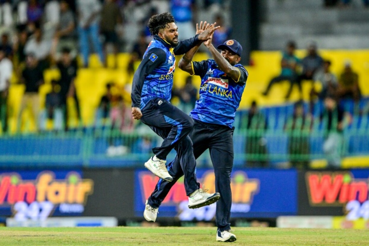 Wanindu Hasaranga (L) took four wickets for Sri Lanka as Bangladesh crumbled after a strong start