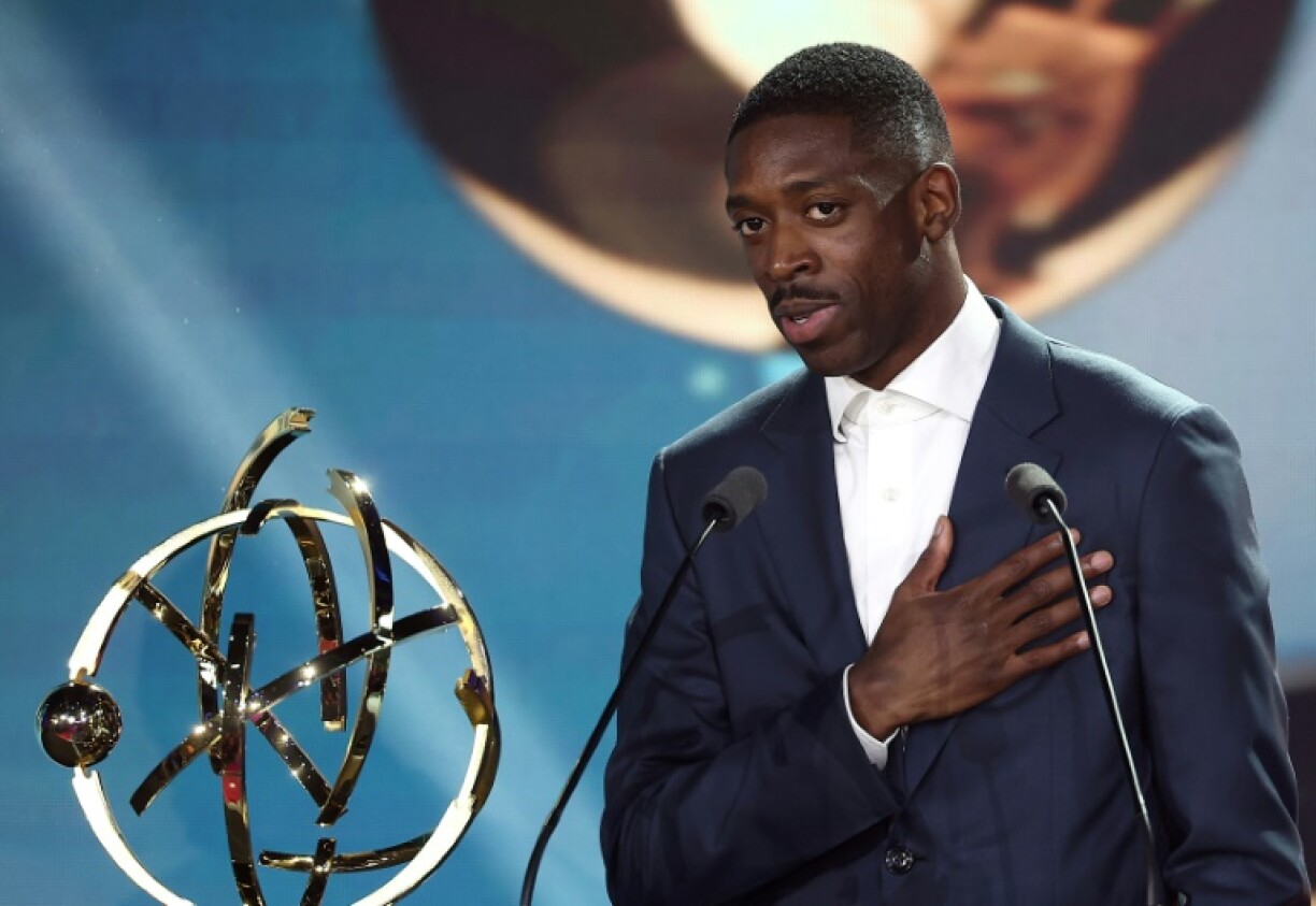 L'attaquant du PSG Ousmane Dembele élu meilleur joueur de Ligue lors de la cérémonie des trophées UNFP, le 11 mai 2025 à Paris