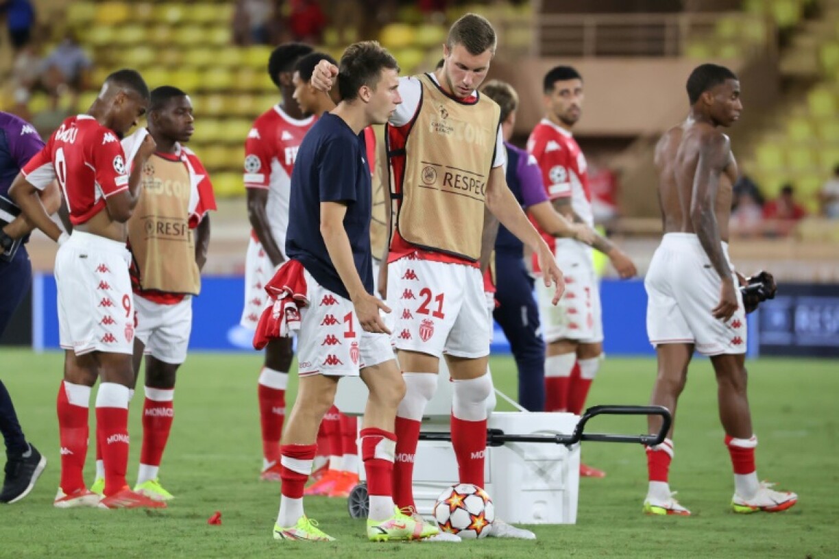 Les joueurs de Monaco, après leur défaite à domicile, 1-0 face au Shakthar Donestk, en barrage aller de qualification pour la Ligue des Champions, le 17 août 2021 au Stade Louis II