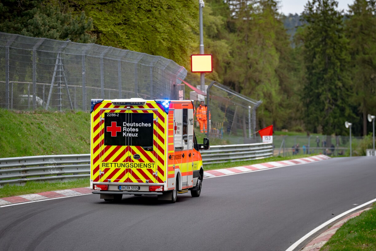 Eng Ambulanz op der Pist vum Nürburgring, 18. Abrëll 2026.