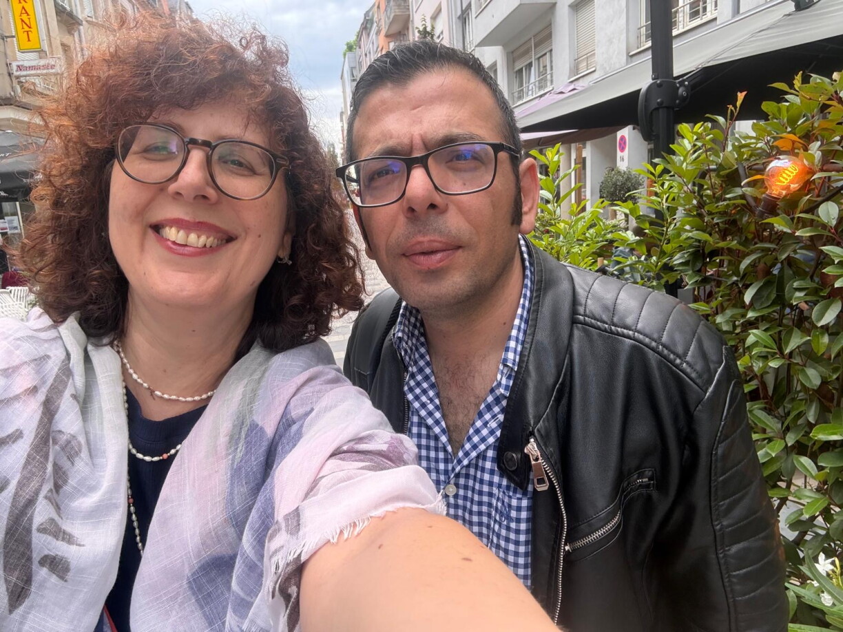 Mo is a professional photographer specialising in event photography. He arrived in Luxembourg 11 years ago as an Iranian refugee. He and Zila hit it off so much that she hired him for the next Eat No Solo shoot.