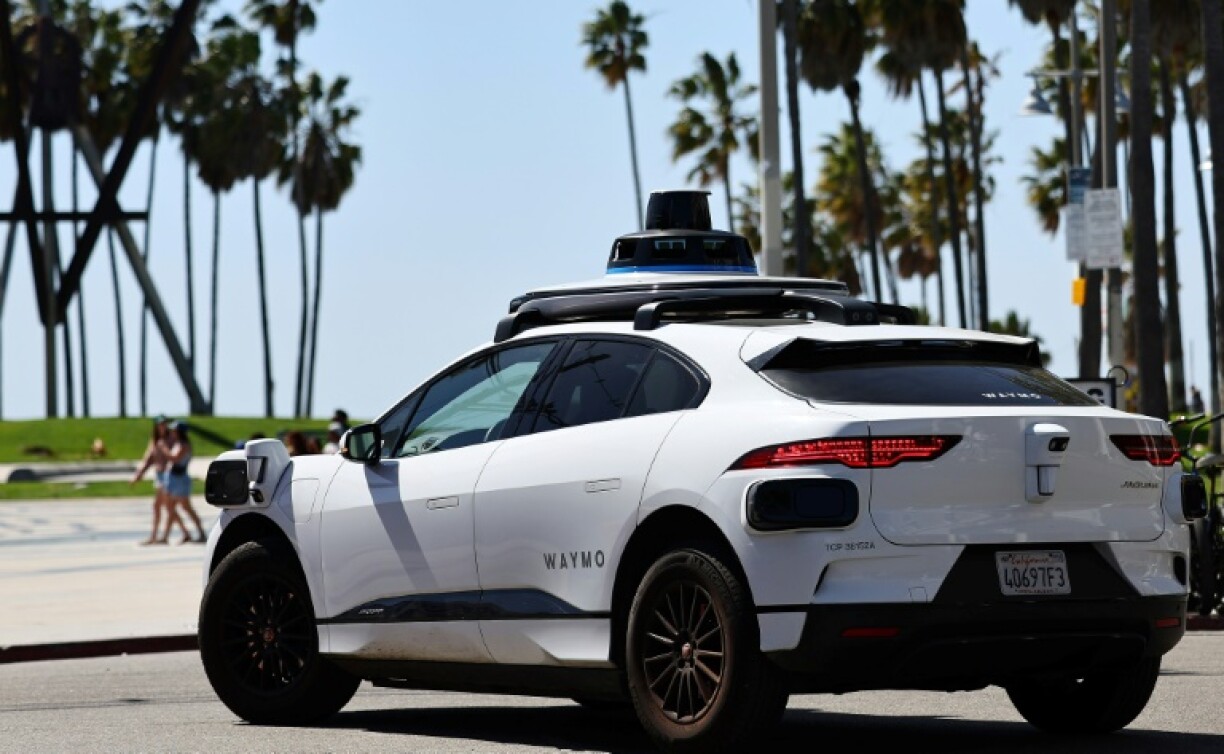 Un taxi électrique sans chauffeur Waymo, de Google, à Los Angeles le 14 mars 2024