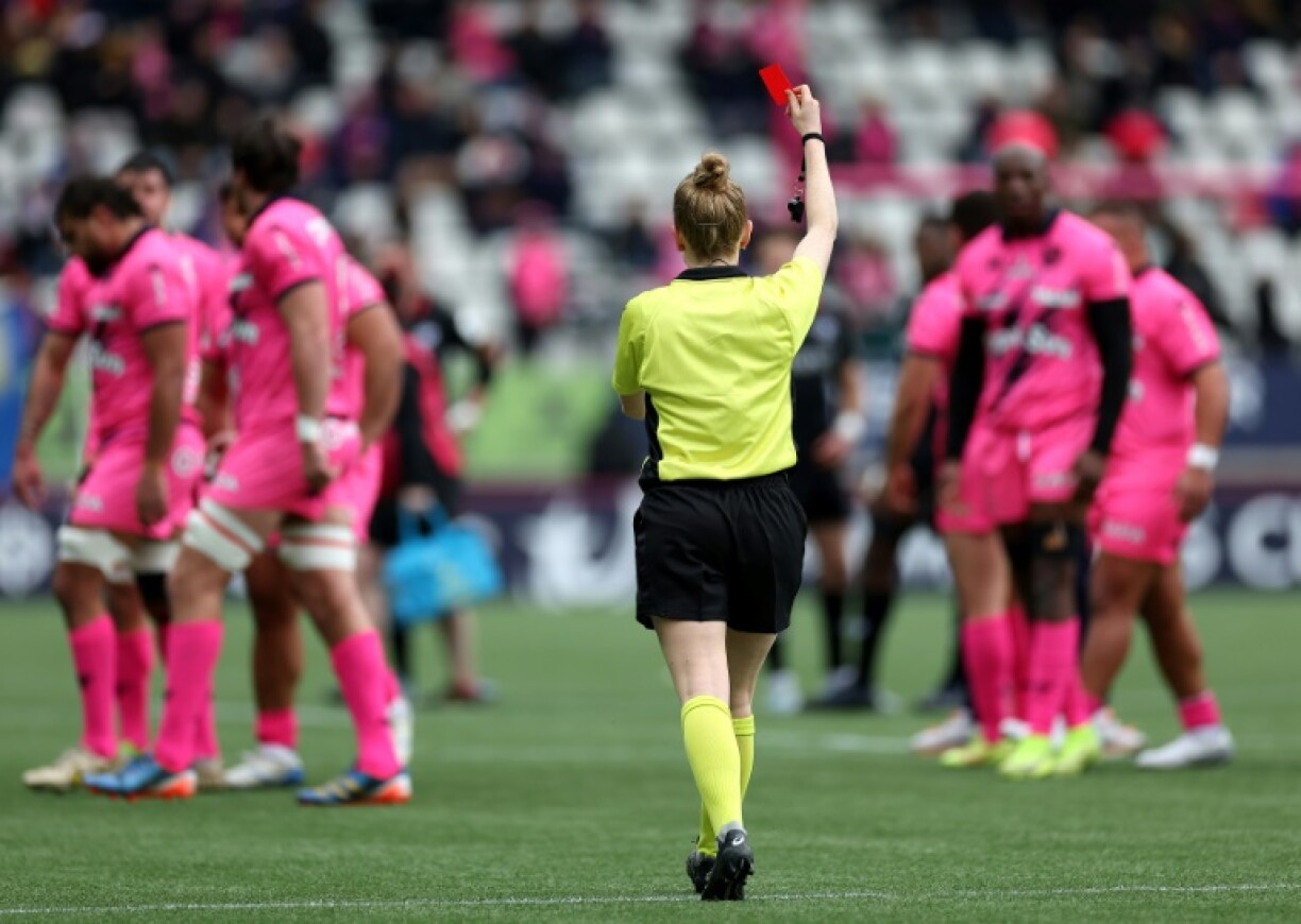 Scottish referee Hollie Davidson brandishes a red card at Sekou Macalou of Stade Francais