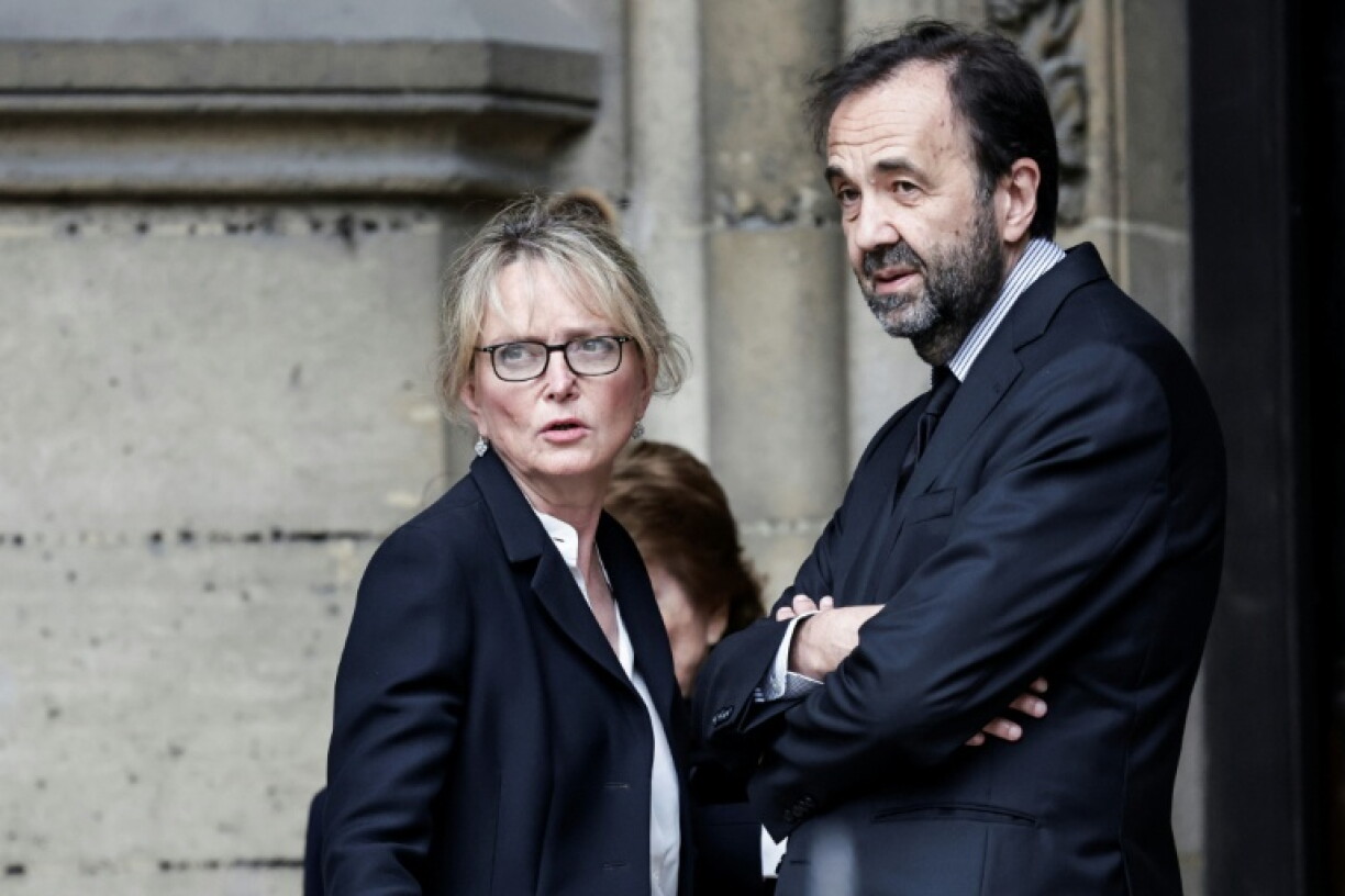Claude Chirac et son mari, Frédéric Salat-Baroux, assistent aux funérailles de Bernadette Chirac le 12 juin 2026 à Paris