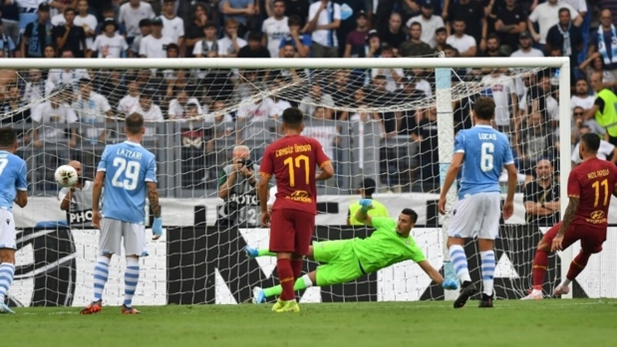 Dëse war awer dobannen. De Kolarnov hat fir AS Roum vum Punkt getraff, de Luis Alberto hat dono ausgeglach.