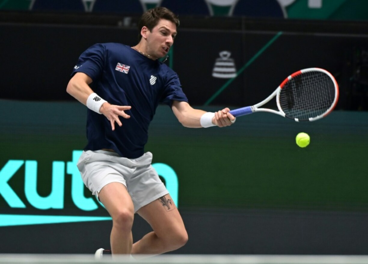 Le N.1 britannique Cameron Norrie surpris par l'Allemand Jan-Lennard Struff en quart de finale de la Coupe Davis à Innsbruck, le 30 novembre 2021