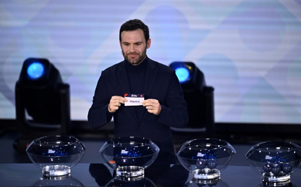 Le joueur espagnol Juan Mata effectue le tirage au sort de la Ligue des nations, le 8 février 2024 à Paris