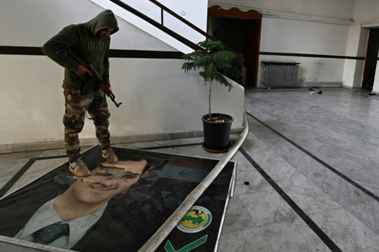 UN investigators have identified at least 4,000 Syrians accused of torture and other abuses during the rule of depose president Bashar al-Assad