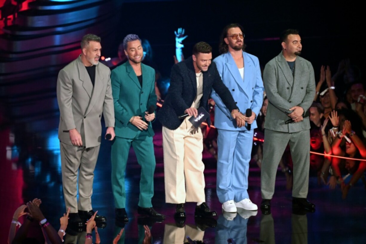 Les membres de NSYNC avec de gauche à droite Joey Fatone, Lance Bass, Justin Timberlake, JC Chasez, et Chris Kirkpatrick sur la scène des MTV Video Music Awards au Prudential Center de Newark, dans le New Jersey (Etats-Unis), le 12 septembre 2023