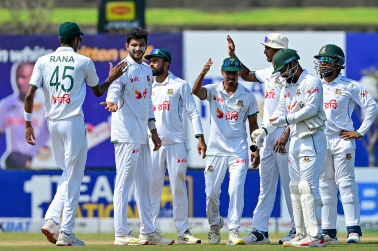 Bangladesh's Nayeem Hasan (2L) celebrates after taking the wicket of Sri Lanka's Dhananjaya de Silva during the fourth day of the first Test cricket match between Sri Lanka and Bangladesh