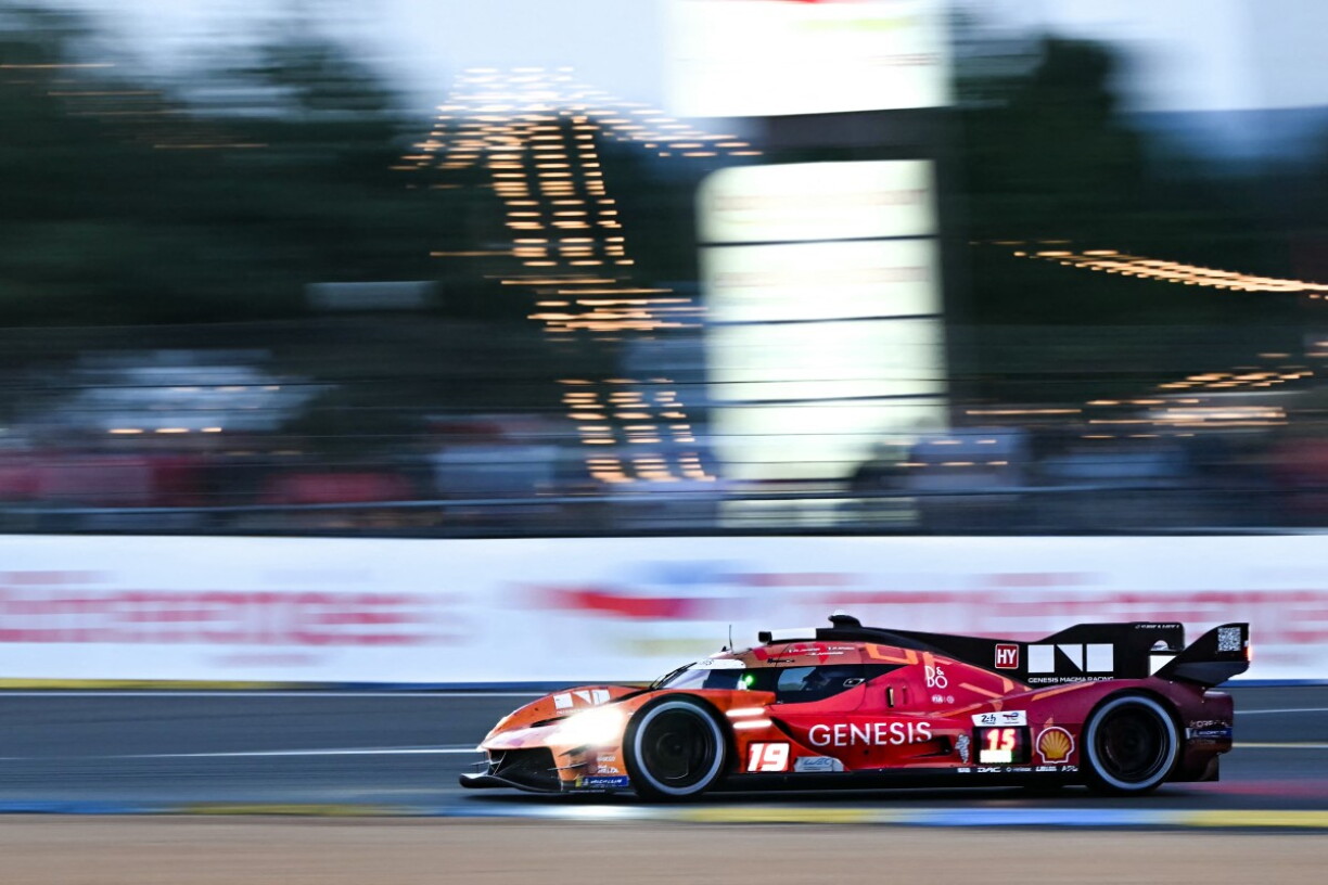 La BMW M Hybrid V8 Hypercar allemande n°15 de BMW M TEAM WRT (LMDh) participe à la 94e édition des 24 Heures du Mans, la course d'endurance automobile, au Mans, dans l'ouest de la France, le 14 juin 2026.